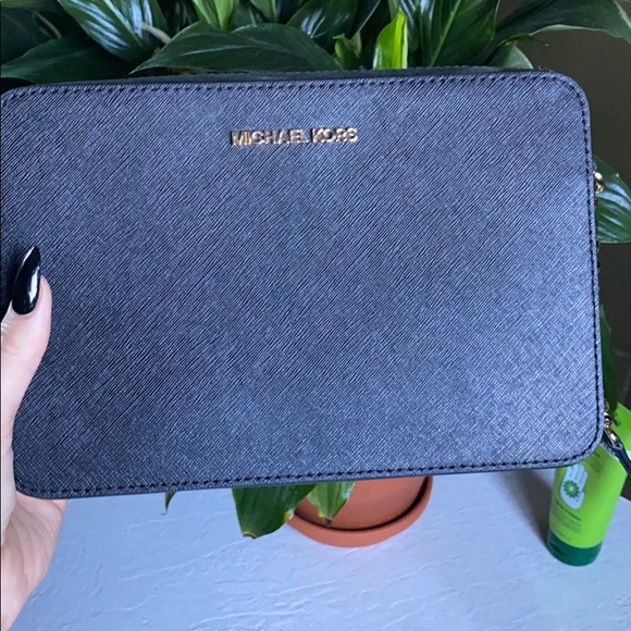 Authentic Michael kors purse - Picture 6 of 6